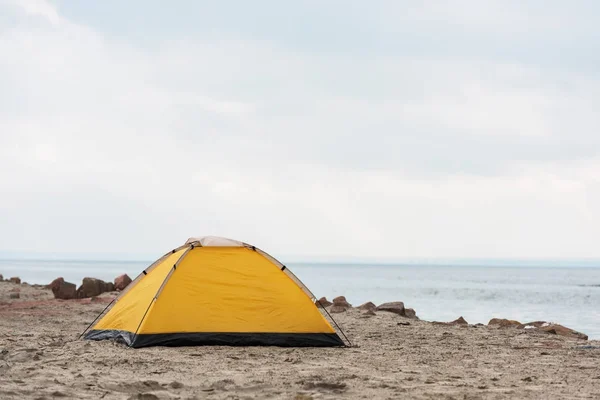 Barraca de acampamento na praia — Fotografia de Stock