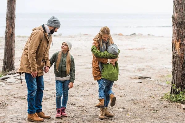 Family having fun on seashore — Stock Photo