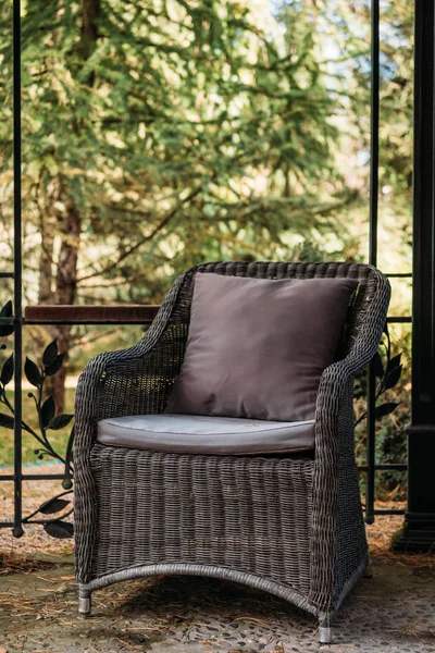 Fauteuil en osier — Photo de stock