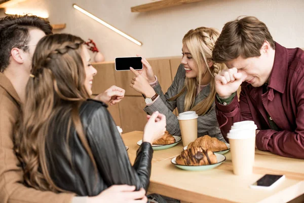 Girl showing something on smartphone — Stock Photo