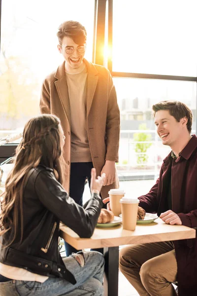 Young friends — Stock Photo