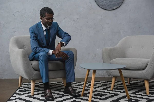 Businessman checking time on watch — Stock Photo