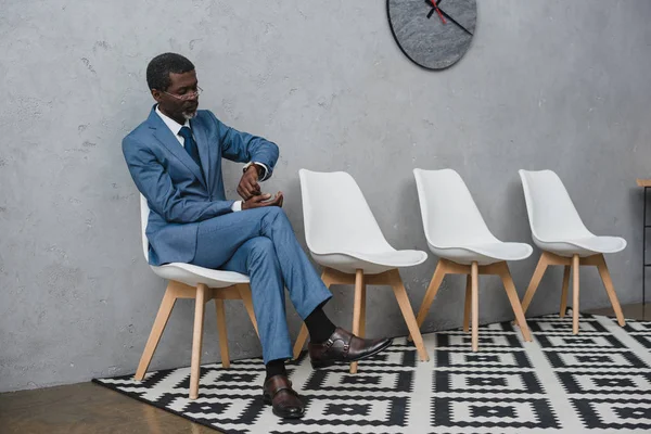 Businessman checking time — Stock Photo