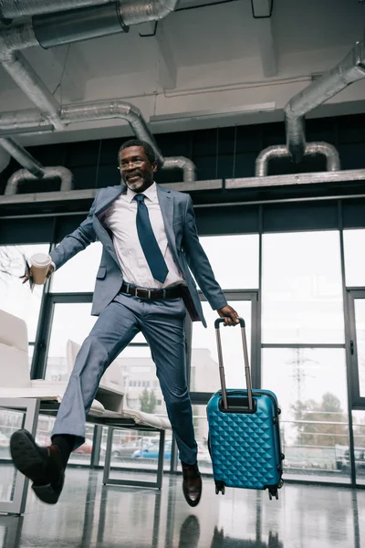 Businessman running for flight — Stock Photo