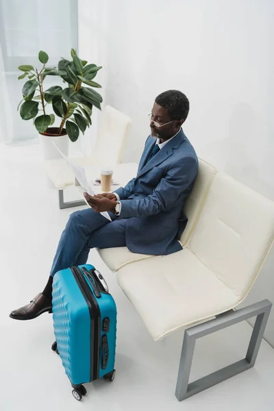 Businessman checking documents — Stock Photo