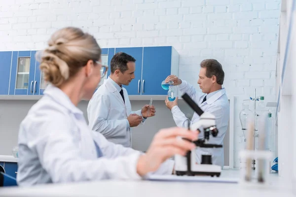 Chemists doing experiments — Stock Photo