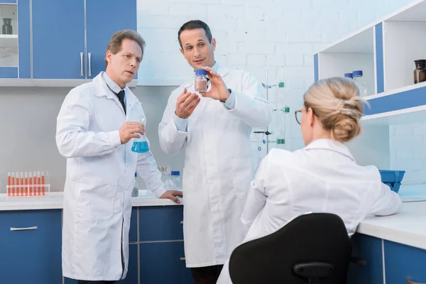 Scientists working in laboratory — Stock Photo