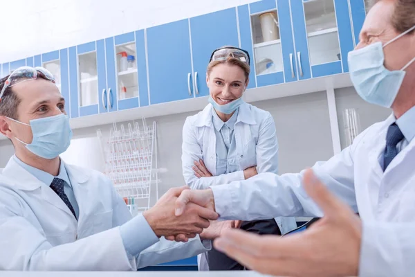 Doctors shaking hands — Stock Photo
