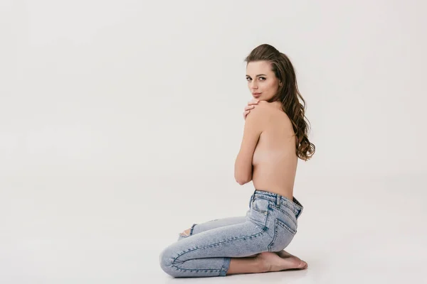 Oben ohne Mädchen in Jeans — Stockfoto