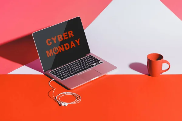 Coffee, earphones and laptop — Stock Photo