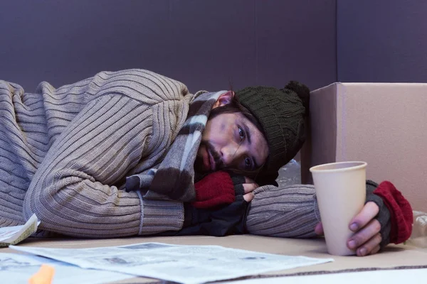 Matschiger obdachloser armer Mann — Stockfoto