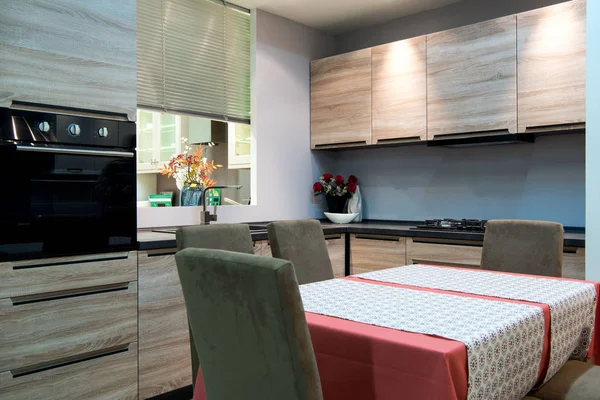 Cozinha moderna e sala de jantar interior — Fotografia de Stock