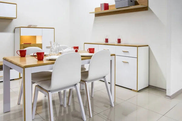 Accogliente sala da pranzo moderna interno — Foto stock