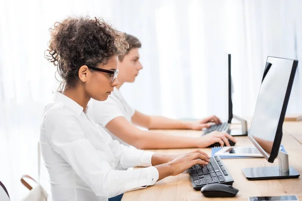 Young teenager students working on computers — Stock Photo
