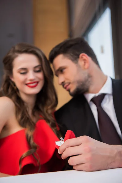 Selective focus of man proposing to girlfriend in restaurant on st valentine day — Stock Photo