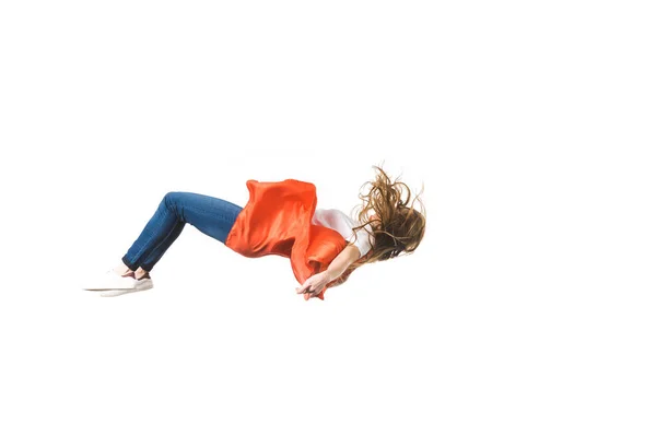 Vue latérale de la fille en manteau rouge tombant isolé sur blanc — Photo de stock