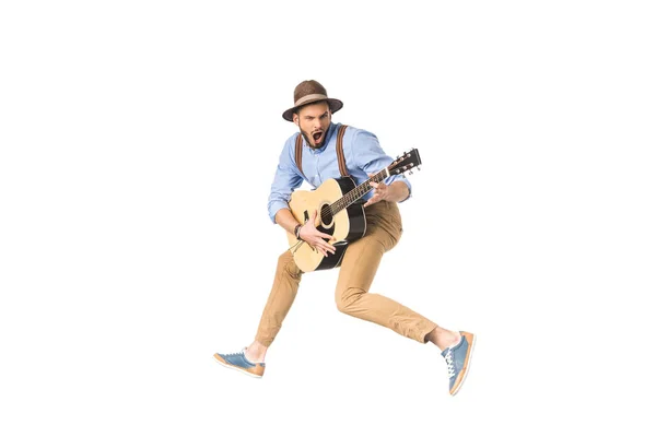 Молодий чоловік з відкритим ротом грає на гітарі і стрибає ізольовано на білому — стокове фото