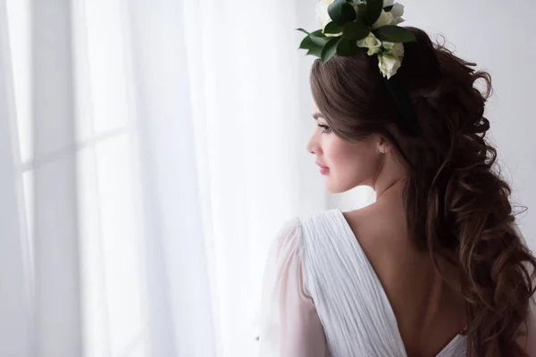 Beautiful bride in traditional dress and floral wreath — Stock Photo