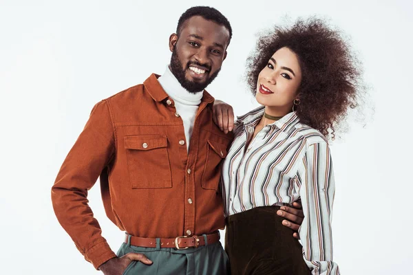 Feliz Africano americano retro estilo casal olhando para a câmera isolada no branco — Fotografia de Stock