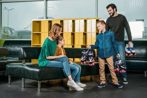 Father and son brought roller skates for family in skate park — Stock Photo