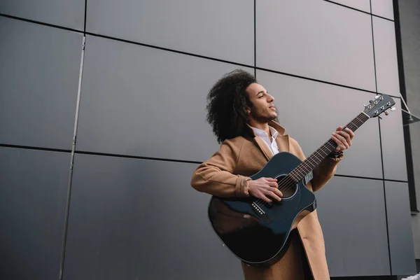 African american street musician playing guitar outdoors — Stock Photo