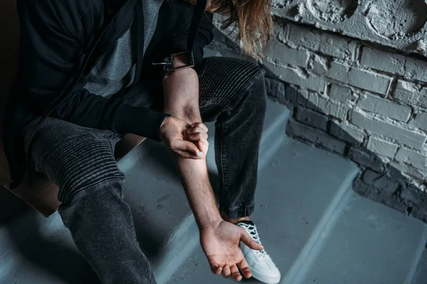 Cropped shot of addicted man doing heroin injection — Stock Photo