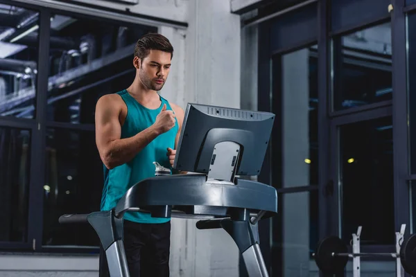Sportsman doing cardio training on treadmill in gym — Stock Photo