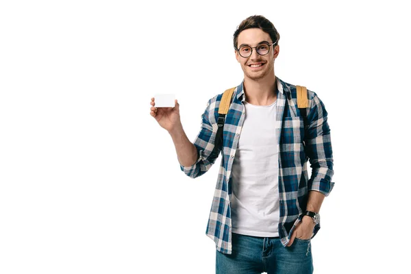 Sonriente guapo estudiante mostrando tarjeta de crédito aislado en blanco - foto de stock