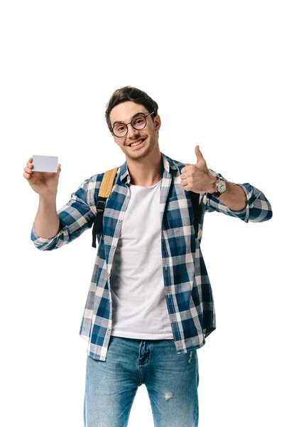 Guapo estudiante sosteniendo tarjeta de crédito y mostrando golpe hasta aislado en blanco - foto de stock