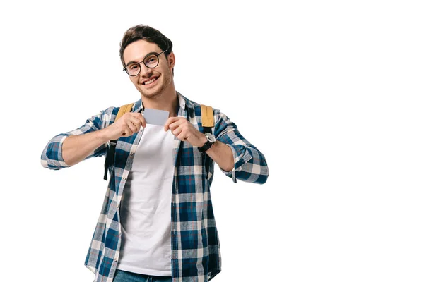 Sourire beau étudiant montrant carte de crédit isolé sur blanc — Photo de stock