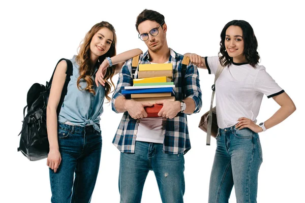 Estudantes multiculturais com pilha de livros para estudar isolados em branco — Fotografia de Stock