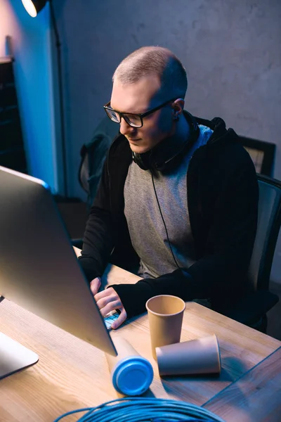 Serious young hacker developing malware — Stock Photo