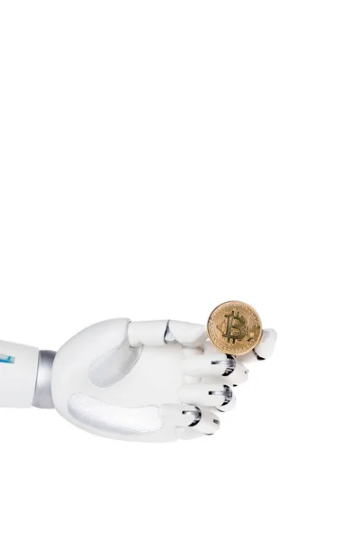 Mano robot tenendo bitcoin dorato isolato su bianco — Foto stock