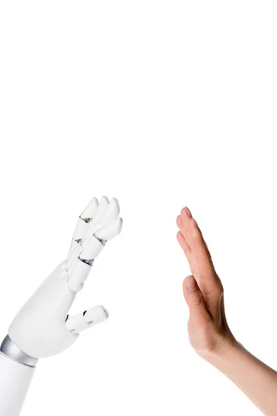 Abgeschnittene Aufnahme von Roboter und Mensch, die High Five Geste machen, isoliert auf Weiß — Stockfoto