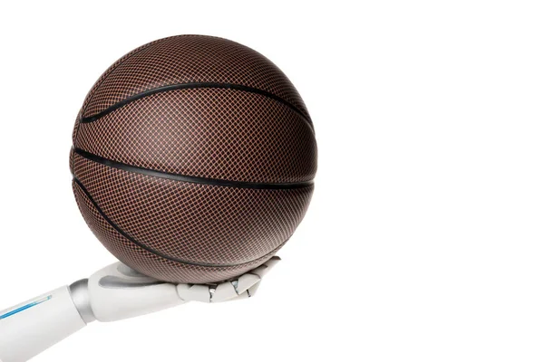 Tiro recortado de robot sosteniendo pelota de baloncesto aislado en blanco - foto de stock