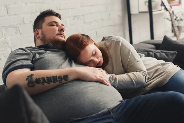 Casal com sobrepeso — Fotografia de Stock