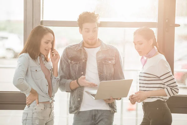 Surprised business colleagues man and women with laptop in modern office — Stock Photo