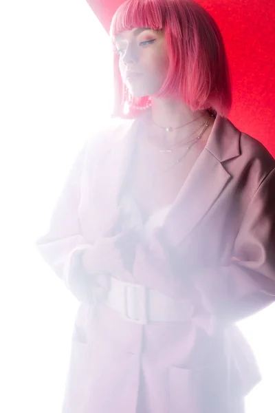 Mulher elegante em blazer em rosa e branco — Fotografia de Stock