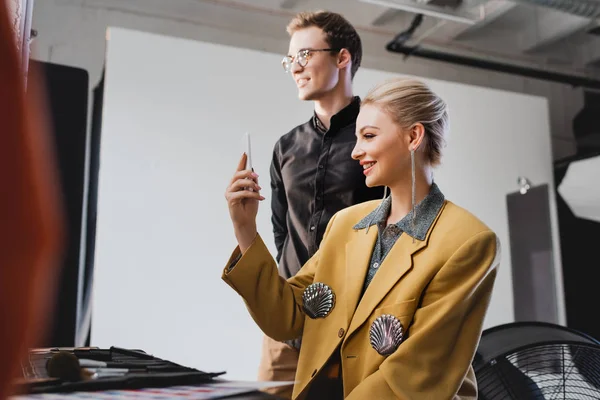 Smiling model taking photo with Makeup Artist on backstage — Stock Photo