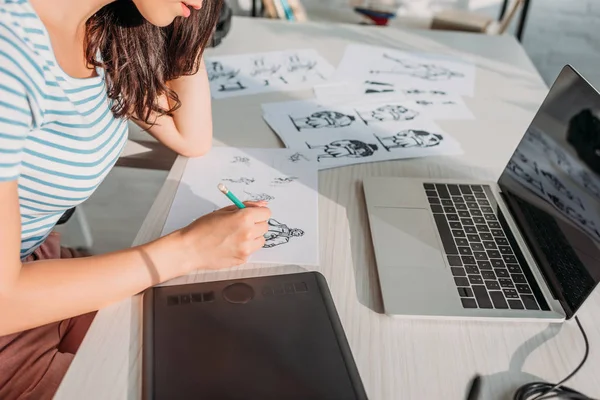 Cropped view of illustrator drawing storyboard sketches in studio — Stock Photo