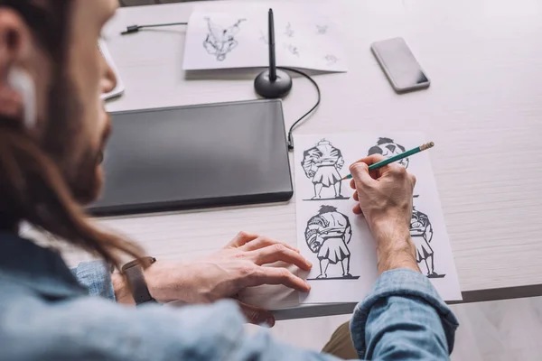 Selective focus of illustrator drawing cartoon sketches — Stock Photo