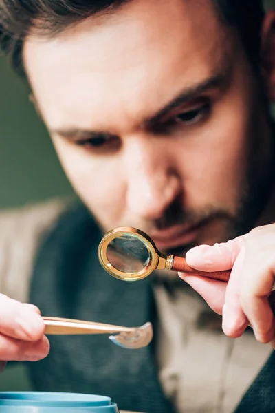 Selective focus of watchmaker using magnifying glass for watch part at working table — Stock Photo