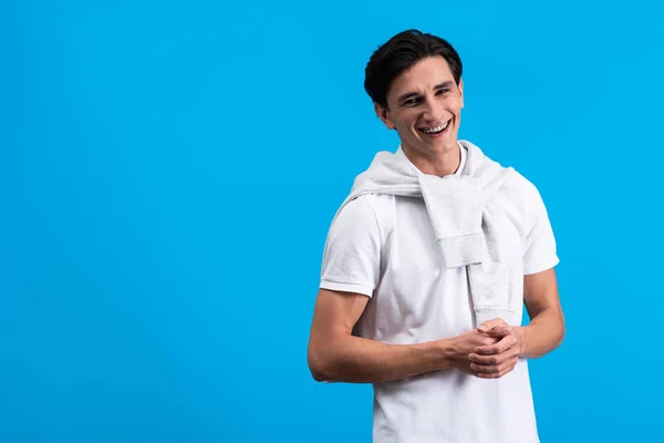 Retrato de jovem alegre, isolado em azul — Fotografia de Stock