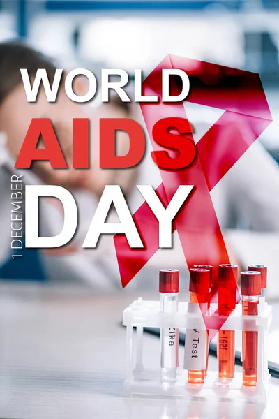 Foco seletivo do tubo de teste de vidro com letras perto do imunologista, ilustração do dia da ajuda mundial — Fotografia de Stock