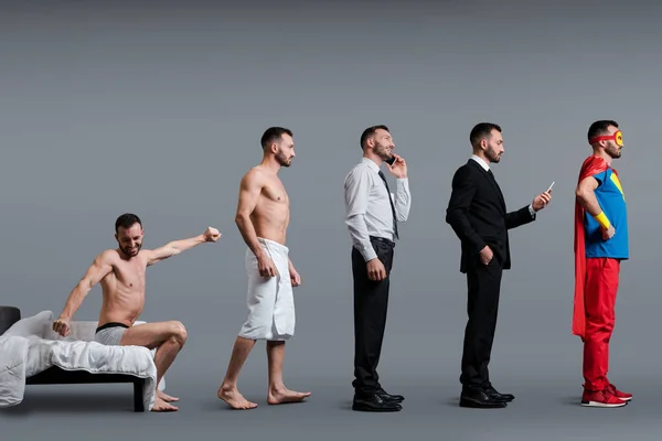 Collage del hombre despertando, hombre de negocios hablando en el teléfono inteligente y superhéroe en la máscara de pie en gris, concepto de evolución - foto de stock