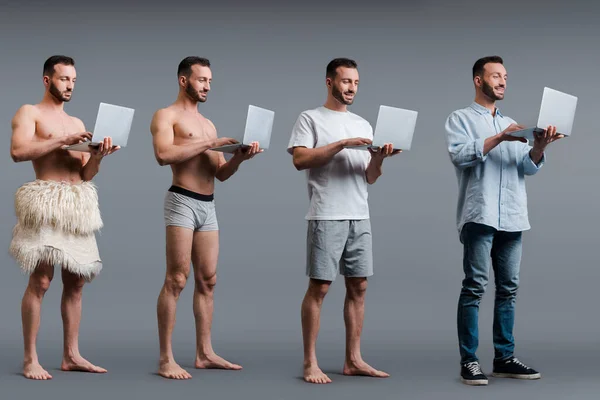 Collage de cavernícola musculoso, hombre en pantalones cortos de boxeador y hombre de negocios usando computadoras portátiles en gris, concepto de evolución - foto de stock