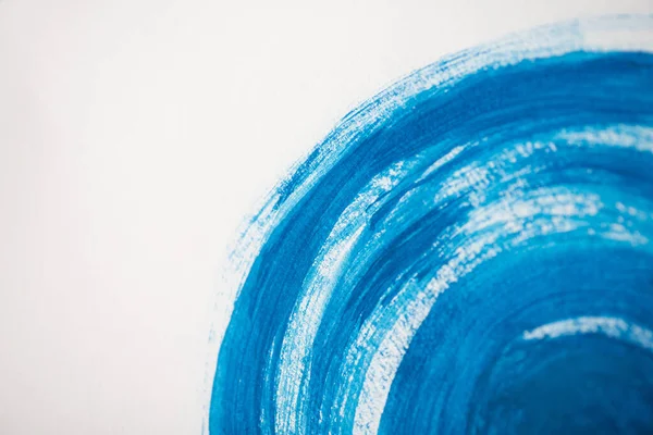 Peinture japonaise avec aquarelle bleue sur blanc — Photo de stock