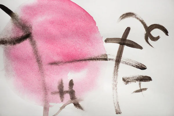 Pintura japonesa con jeroglíficos y círculo rosa sobre fondo blanco - foto de stock