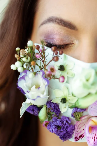 Cropped view of woman with closed eyes in floral face mask — Stock Photo