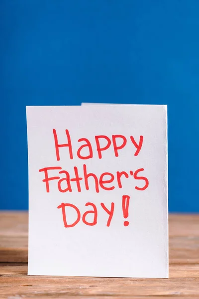 White greeting card with red lettering happy fathers day isolated on blue — Stock Photo